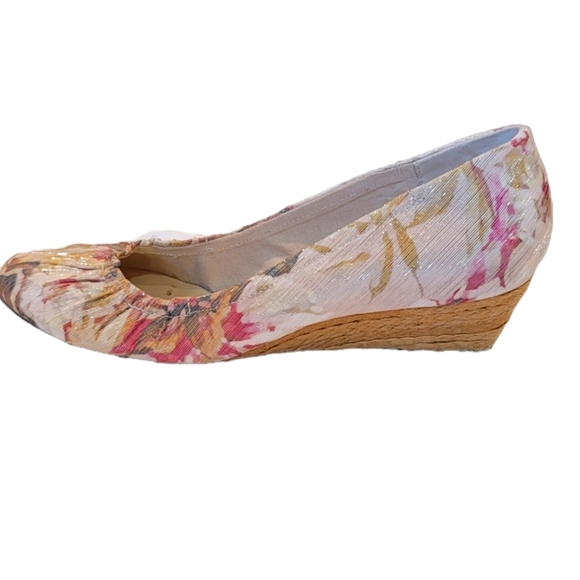 Bandolino Wedge size 8M - Picture 2 of 4